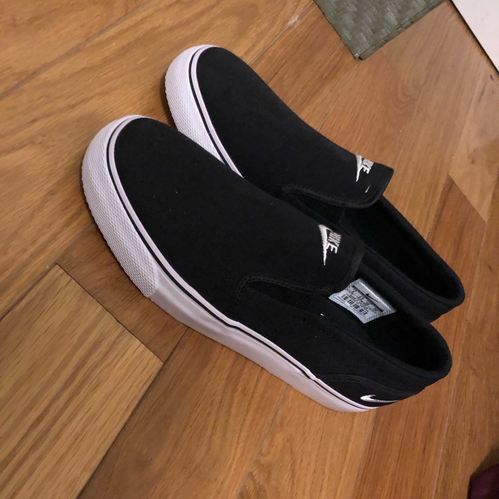 Black Nike slide on shoes